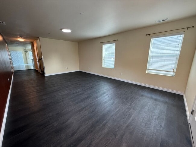 Building Photo - 4 Bedroom DuPont Home for Rent