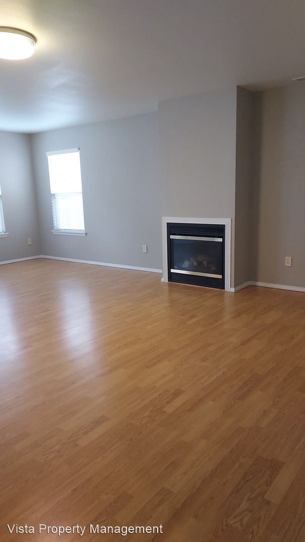 Building Photo - 3 br, 2.5 bath House - 13316 122nd Ave E