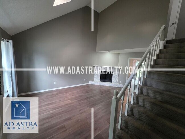 Foto del edificio - Very Nice 3 Bedroom 2 Bath Duplex in Overland Park-Available NOW!!