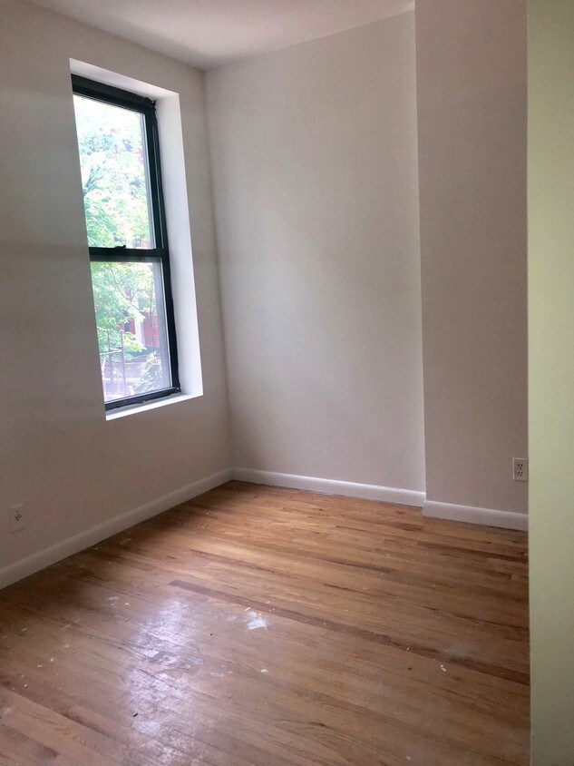 Foto principal - 313 E 61st St