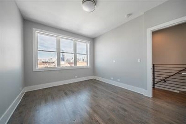 Foto del edificio - 556 W 18th St
