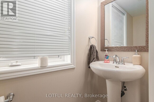 Building Photo - 609 Foxlight Cir