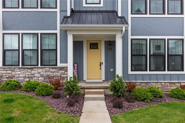 Foto del edificio - 16505 Honey Locust Dr