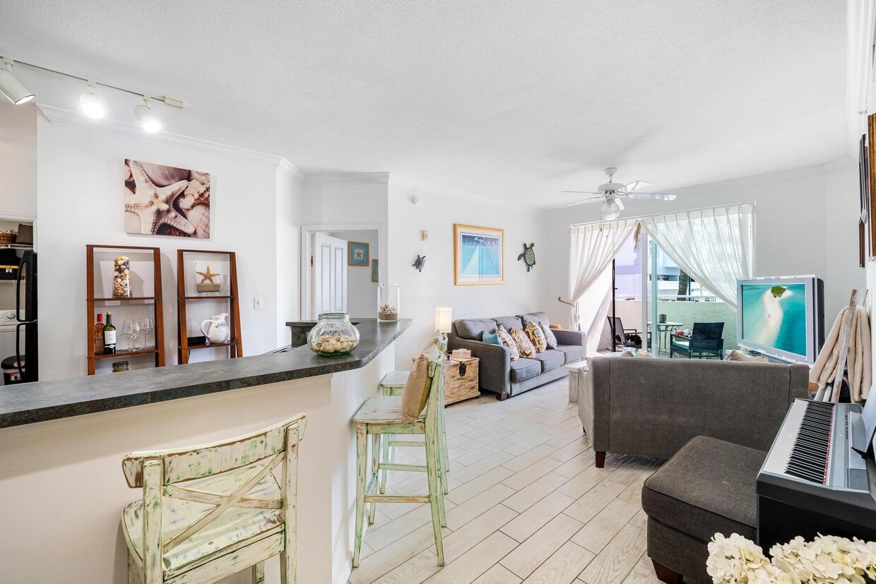 Photo - 9172 Collins Ave (Surfside, FL)