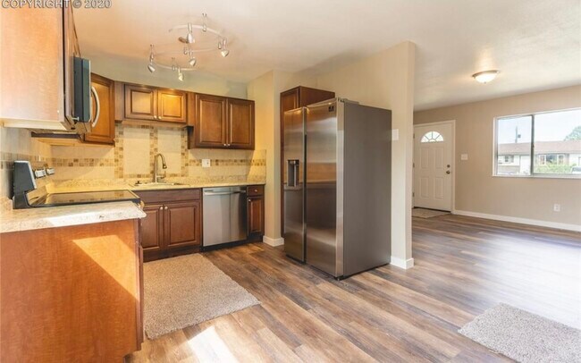 Foto del edificio - 1720 Whitehall Rd