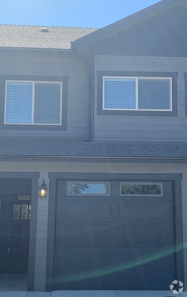 Building Photo - 1122 SE Catherine Way