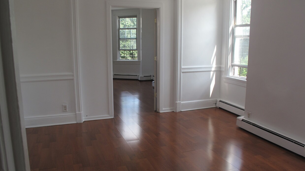 Primary Photo - 75 Ravine Ave