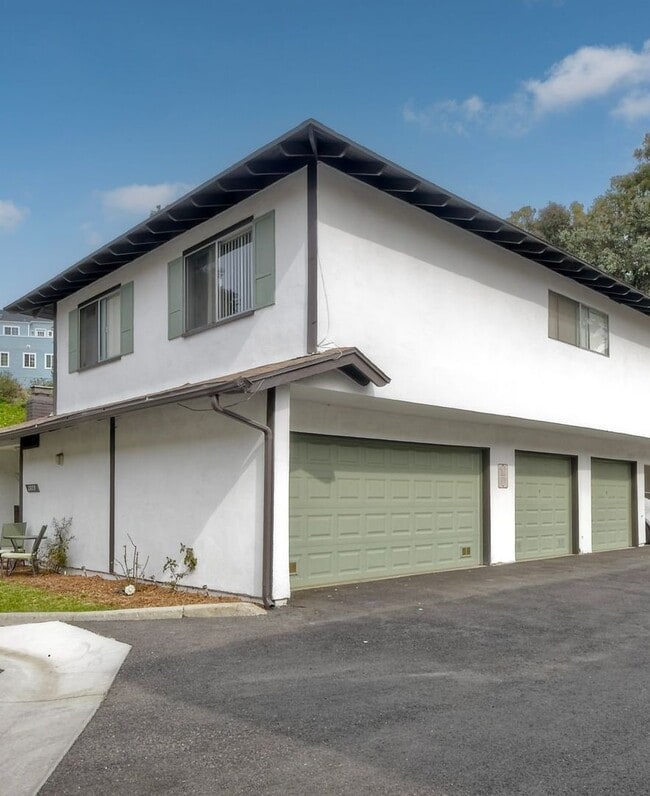 Building Photo - VIA261