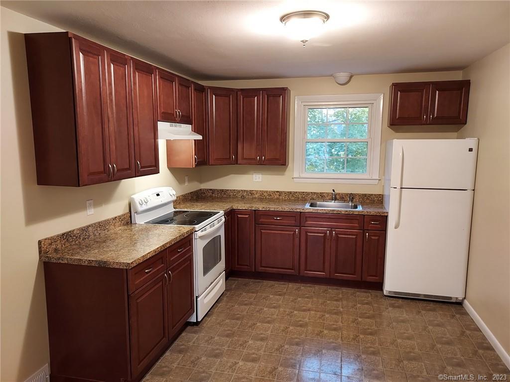 8 Canterbury Ln Unit 4, Clinton, CT 06413 Room for Rent in Clinton