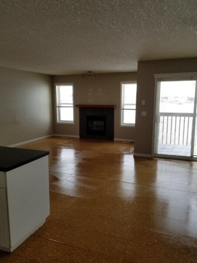 Photo du bâtiment - 3 Bed 2.5 Bath Unit in Didsbury, AB