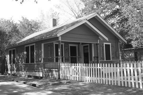 Building Photo - 312 S Haswell Dr