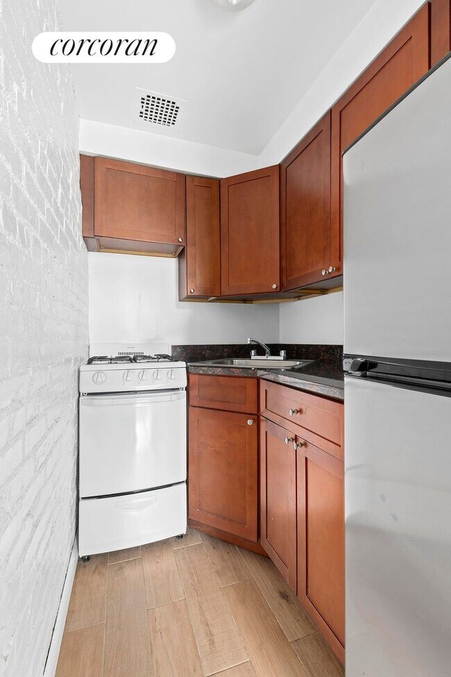 Foto del edificio - 127 W 81st St
