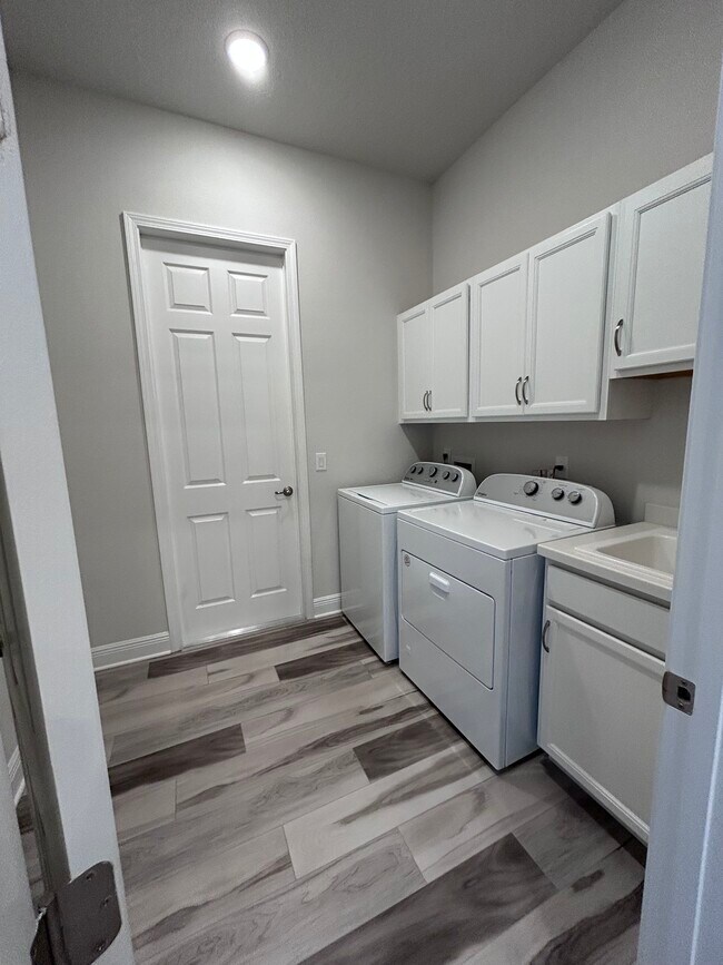 Foto del edificio - 203 W Mickey Mantle Path