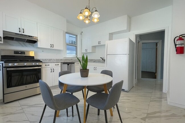 Foto del edificio - 304 Fulton Ave