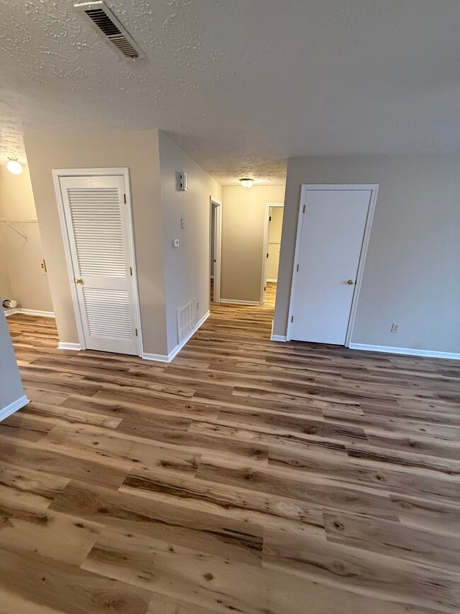 Área de comedor - 719 Main St