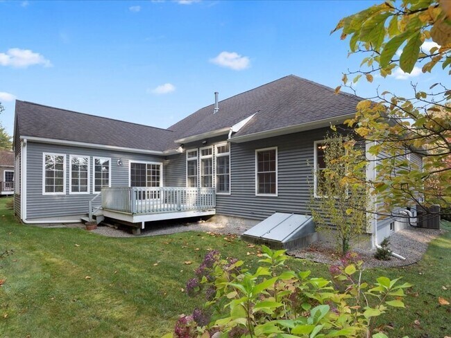 Foto del edificio - 32 Silver Brook Ln