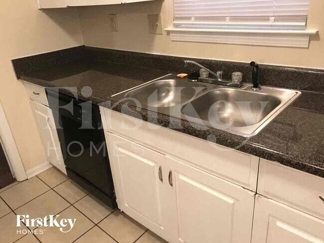 Building Photo - 5712 Fox Bend Ave