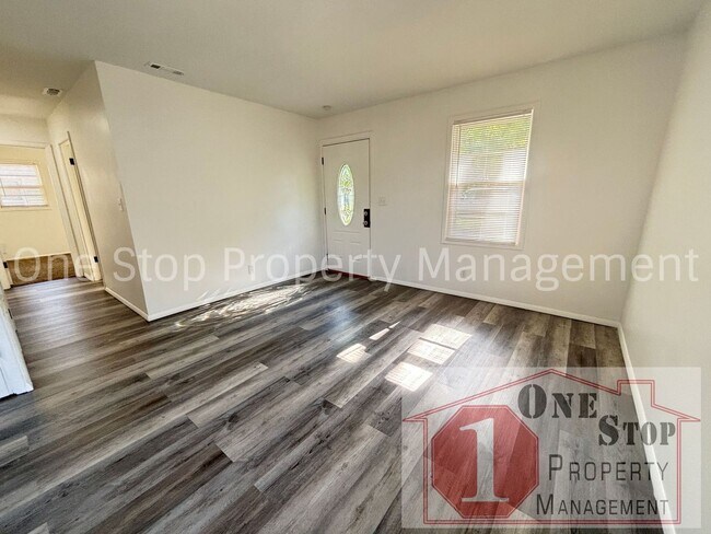 Building Photo - 4-bedroom, 2.5-bath in  Kansas City