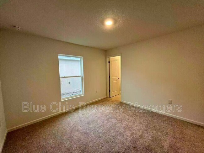 Building Photo - 5131 Magnolia Palm Dr