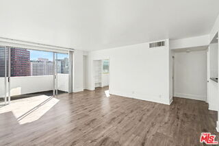 Foto del edificio - 969 Hilgard Ave