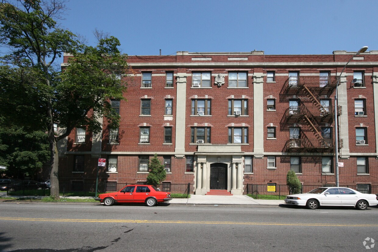 Primary Photo - 2205 Foster Ave