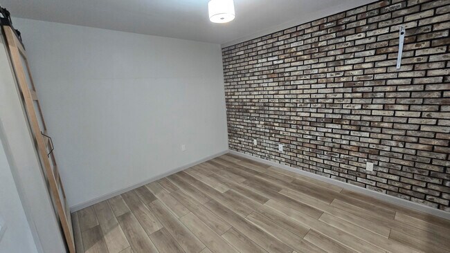 Building Photo - 5315 Hillcrest Rd