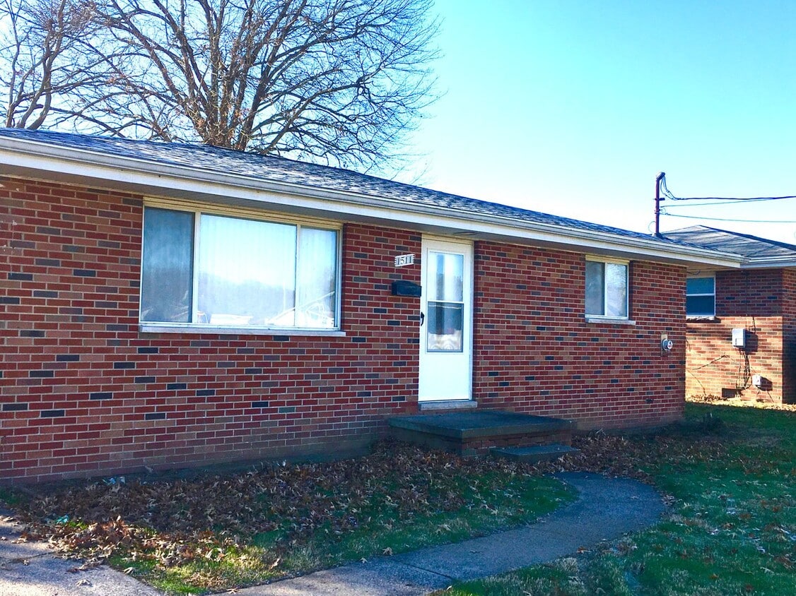 Primary Photo - 2 Bedroom Brick Home in Belpre!