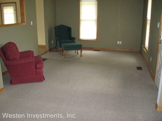 Building Photo - 3 br, 2 bath Room For Rent - 514 W Orchard St