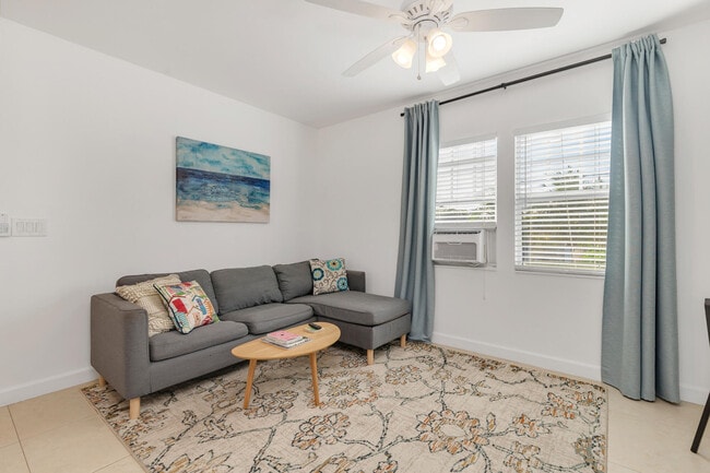 Building Photo - 2350 Parker Ave