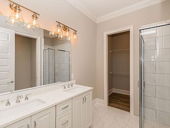 Foto del edificio - 4 Bed | 4 Bath Townhome Minutes from Downt...