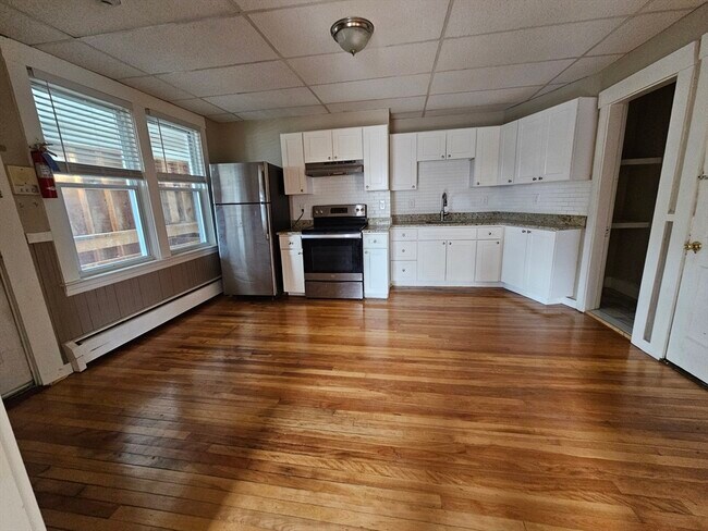 Foto del edificio - 333 Oak Hill Rd