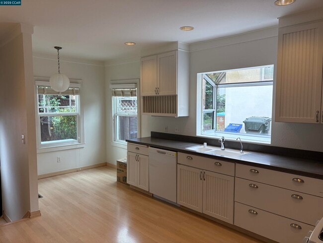 Building Photo - 1140 Arreba St