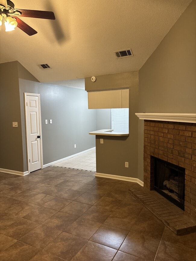 Building Photo - 1626 Raybrad Dr