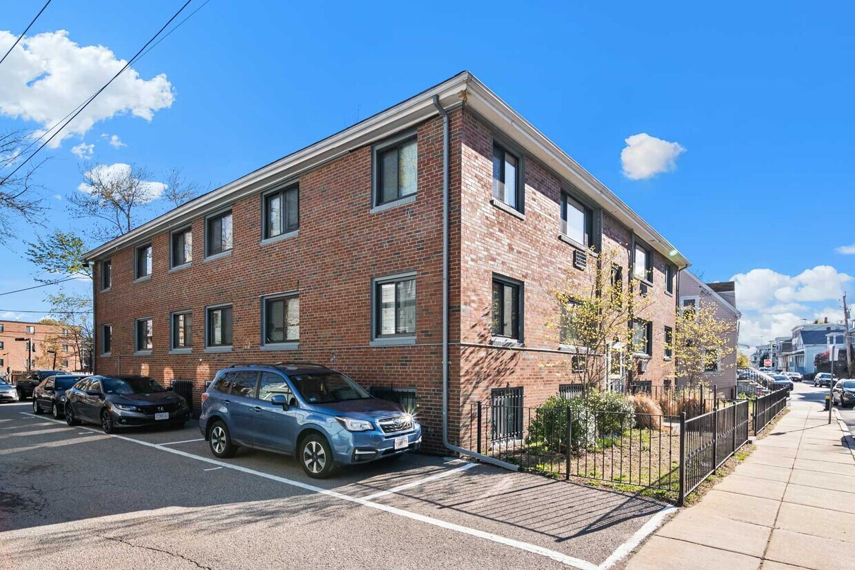 Primary Photo - 90 Wrentham St Apartments