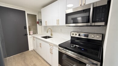 Building Photo - 4587-4587 Ryerson Crescent