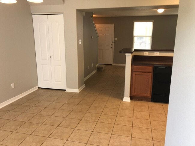 Building Photo - 131 Rush Haven