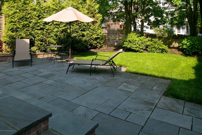 Building Photo - 308 Jersey Ave