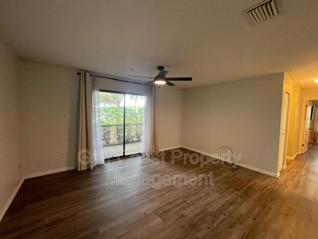 Foto del edificio - 4028 Crockers Lake Blvd