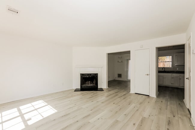 Building Photo - 5707 Wells Cir