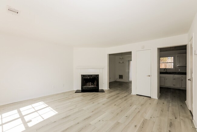 Foto del edificio - 5707 Wells Cir