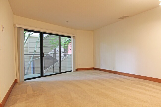 Foto del edificio - 810 NW Naito Pkwy