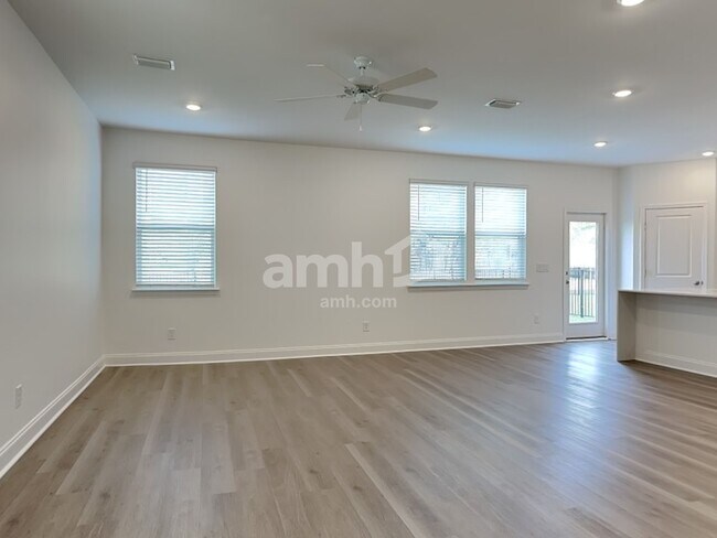 Building Photo - 416 Armstrong Curve