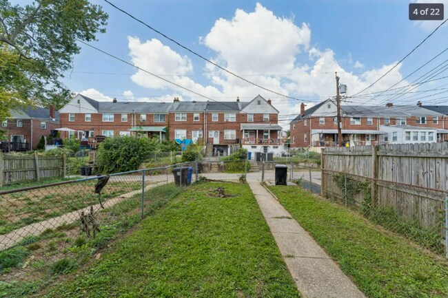Building Photo - 4 Bedr4 Bedrooms in Parkville