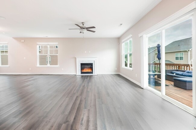 Foto del edificio - Beautiful 3 bed, 2.5 bath with garage and ...