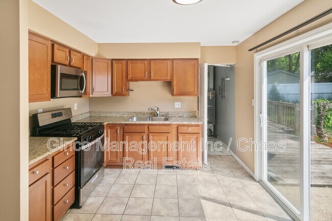 Building Photo - 164 Galewood Dr