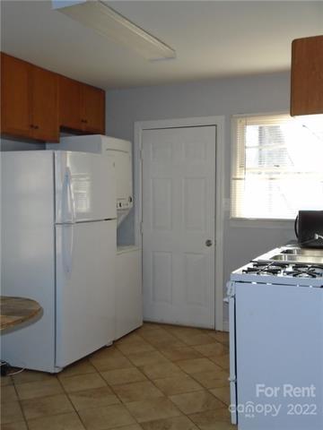 Building Photo - 2420 Shamrock Dr