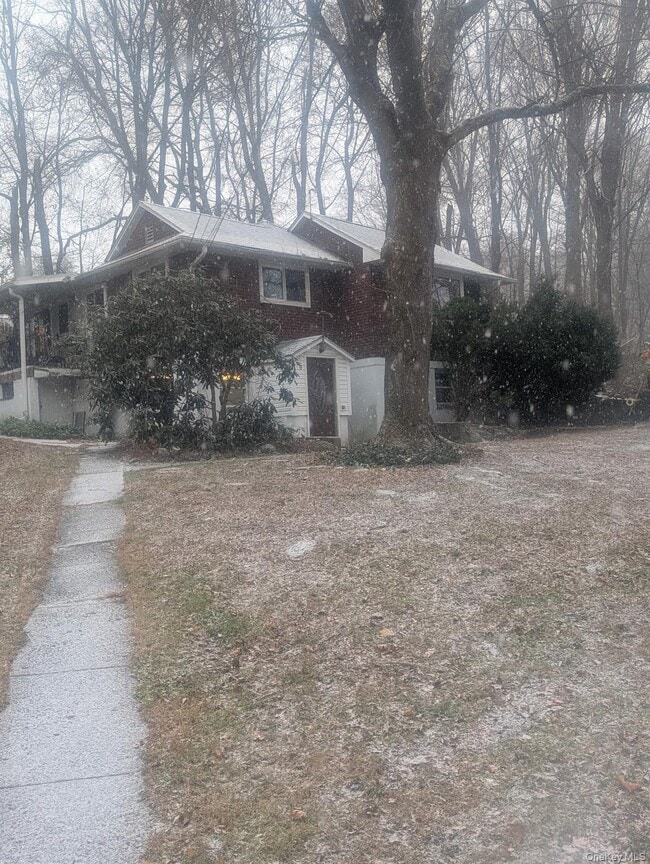 Building Photo - 9 Hollowbrook Pl