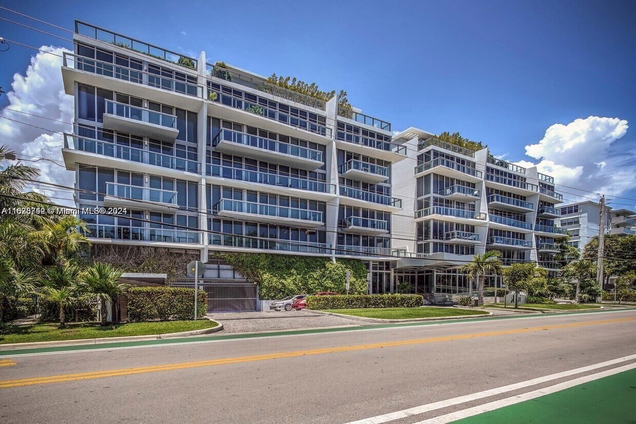 Primary Photo - 9940 W Bay Harbor Dr