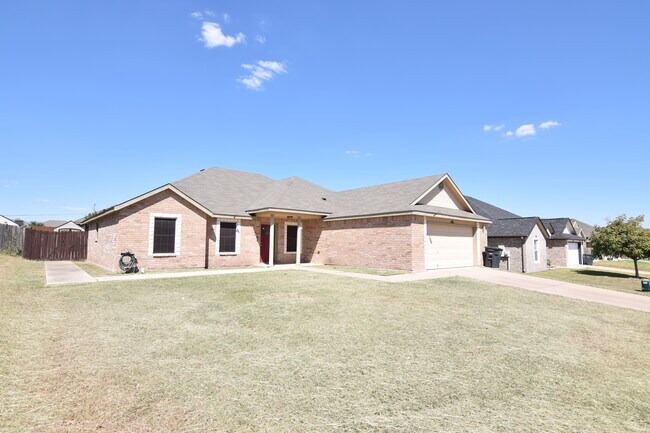 Foto del edificio - 401 Dixon Dr