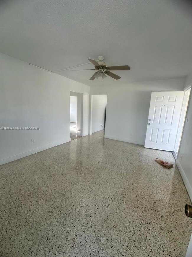 Foto del edificio - 845 W 29th St